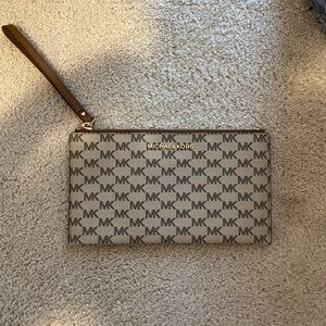 NWOT Michael Kors wristlet